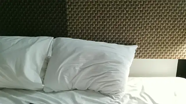 Clarahotgirl24 online show from April 18, 2026, 7:51 pm