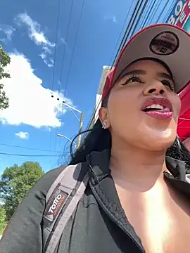 laure torres online show from December 17, 2025, 2:56 pm