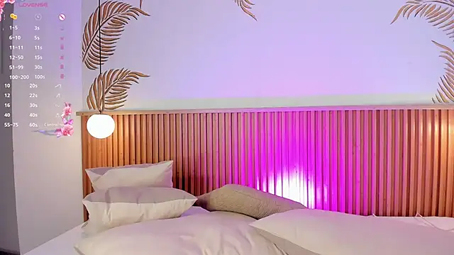 Valleriie  online show from December 18, 2025, 2:56 pm