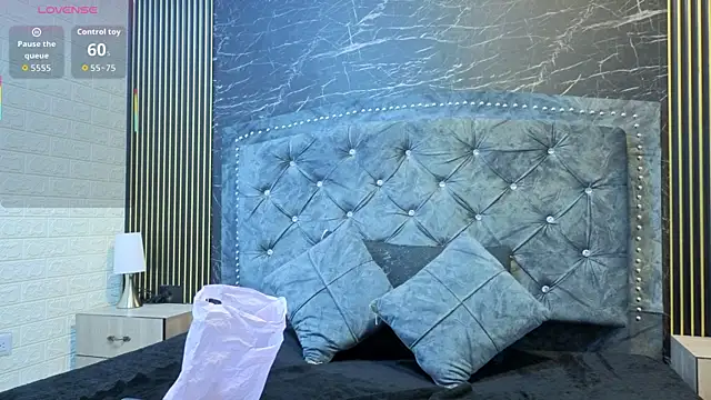 violett  golden online show from September 23, 2025, 11:24 am