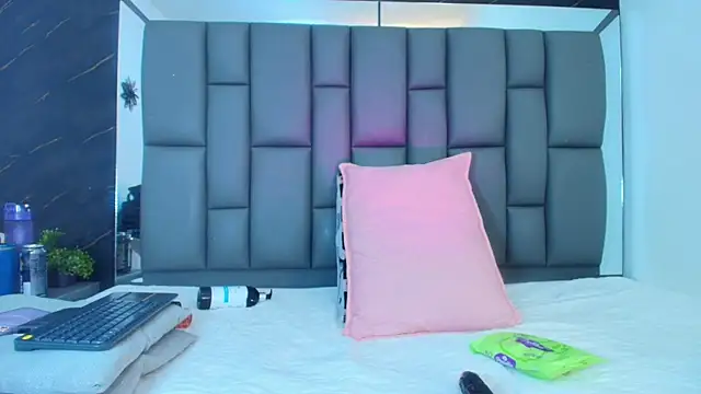 Snapshot of Roxana_gomez chatting on January 13, 2026, 4:07 am Roxana gomez online show from January 13, 2026, 4:07 am