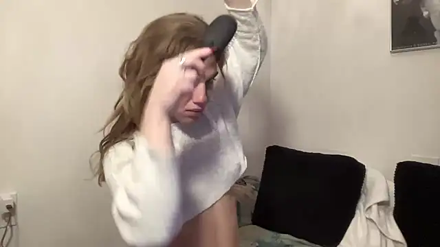 sweetceeme online show from April 15, 2026, 5:03 am