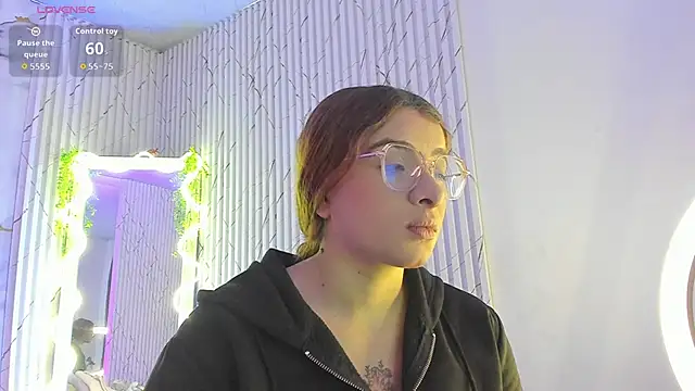 Naomy tay1 online show from March 20, 2026, 3:33 am