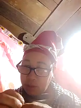 Mamapm20 online show from December 14, 2025, 9:52 pm