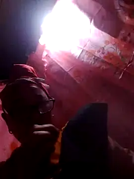 Mamapm20 online show from December 18, 2025, 11:11 pm