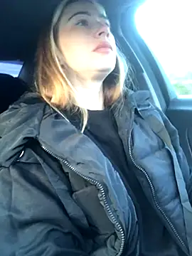 Snapshot of Reina_Cummings chatting on September 28, 2025, 4:40 am Reina Cummings online show from September 28, 2025, 4:40 am