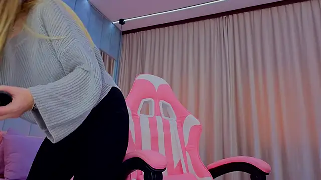 Snapshot of Reina_Cummings chatting on November 7, 2025, 7:19 am Reina Cummings online show from November 7, 2025, 7:19 am