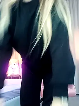 Snapshot of Reina_Cummings chatting on November 13, 2025, 7:18 am Reina Cummings online show from November 13, 2025, 7:18 am