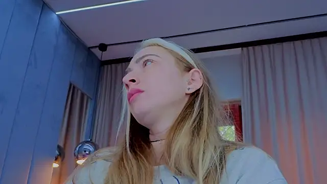 Snapshot of Reina_Cummings chatting on November 14, 2025, 7:29 am Reina Cummings online show from November 14, 2025, 7:29 am