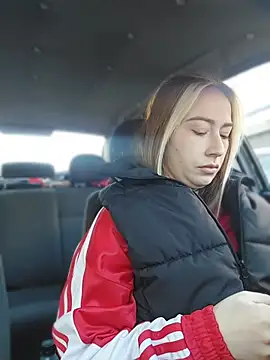 Reina Cummings online show from April 9, 2026, 4:45 am