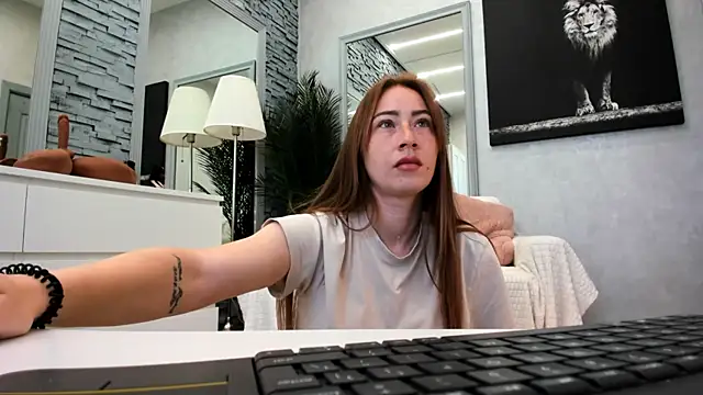Snapshot of Reina_Cummings chatting on June 21, 2026, 6:38 am Reina Cummings online show from June 21, 2026, 6:38 am