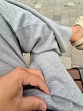 Snapshot of starvingo2002 chatting on November 8, 2025, 2:45 am starvingo2002 online show from November 8, 2025, 2:45 am