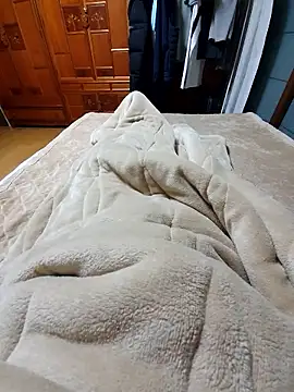 Snapshot of starvingo2002 chatting on December 2, 2025, 10:31 am starvingo2002 online show from December 2, 2025, 10:31 am