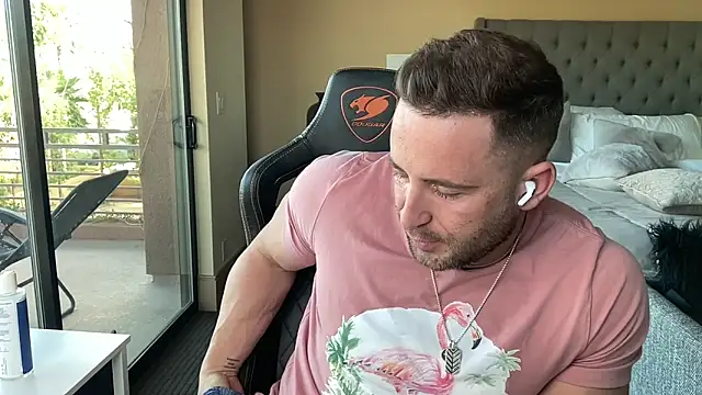 Snapshot of brettmycles28 chatting on September 29, 2025, 12:27 am brettmycles28 online show from September 29, 2025, 12:27 am