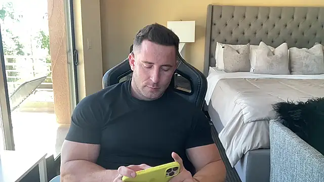 Snapshot of brettmycles28 chatting on October 3, 2025, 6:27 pm brettmycles28 online show from October 3, 2025, 6:27 pm