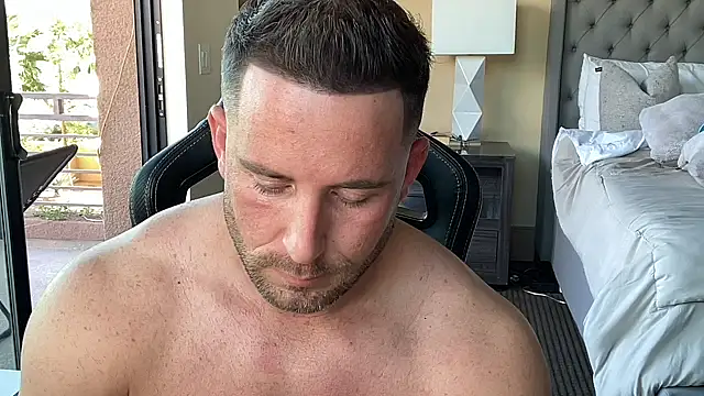 Snapshot of brettmycles28 chatting on October 21, 2025, 11:16 pm brettmycles28 online show from October 21, 2025, 11:16 pm