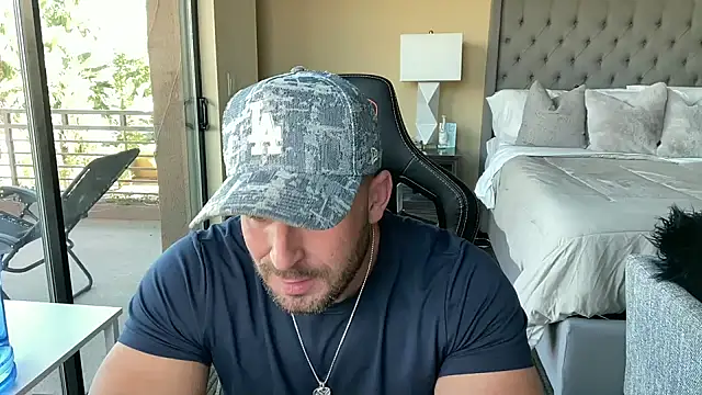 Snapshot of brettmycles28 chatting on October 29, 2025, 10:22 pm brettmycles28 online show from October 29, 2025, 10:22 pm