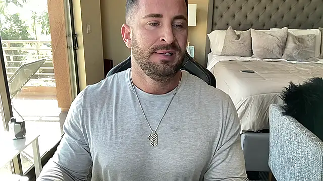 Snapshot of brettmycles28 chatting on October 30, 2025, 5:57 pm brettmycles28 online show from October 30, 2025, 5:57 pm