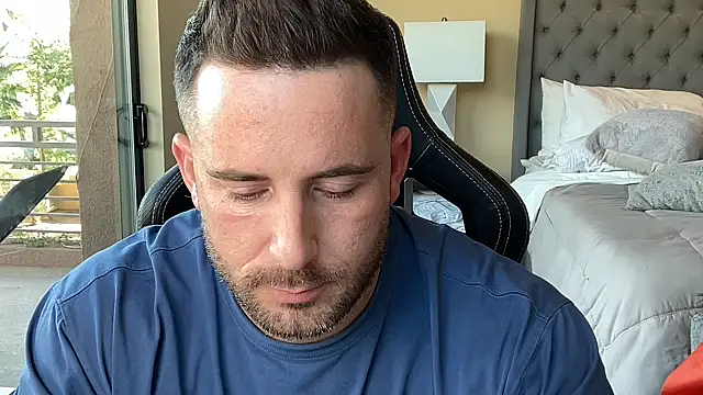 Snapshot of brettmycles28 chatting on November 25, 2025, 9:48 pm brettmycles28 online show from November 25, 2025, 9:48 pm