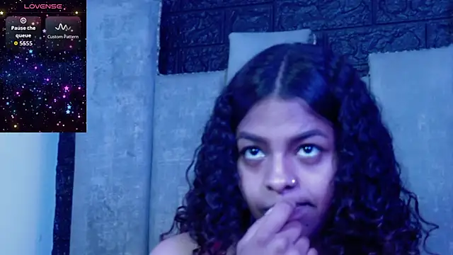 MisRoos online show from April 21, 2026, 2:01 pm