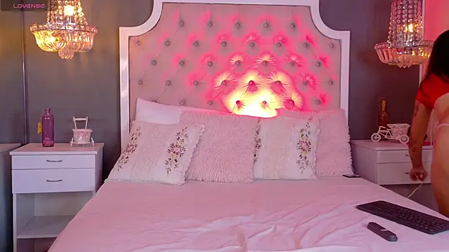 Snapshot of VioletBlaze chatting on November 1, 2025, 11:40 pm VioletBlaze online show from November 1, 2025, 11:40 pm