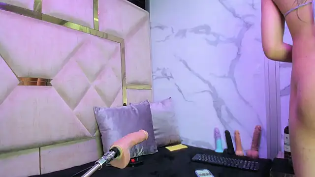 Snapshot of Allisonts69 chatting on February 3, 2026, 5:38 am Allisonts69 online show from February 3, 2026, 5:38 am