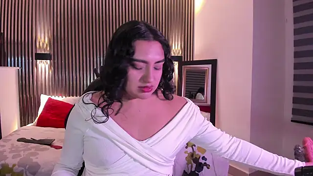 Snapshot of SyraPalmer chatting on October 9, 2025, 3:37 am SyraPalmer online show from October 9, 2025, 3:37 am