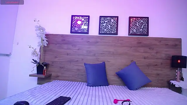 AlexandraCambell online show from October 11, 2025, 7:23 pm