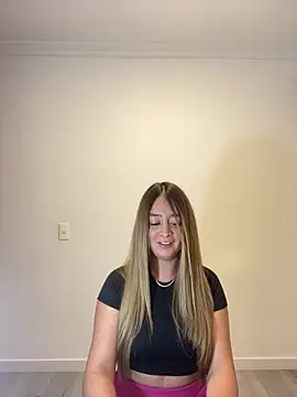 Zara Ross online show from October 14, 2025, 12:33 am