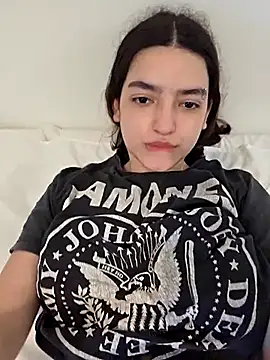 Snapshot of abrilour chatting on December 3, 2025, 12:14 pm abrilour online show from December 3, 2025, 12:14 pm