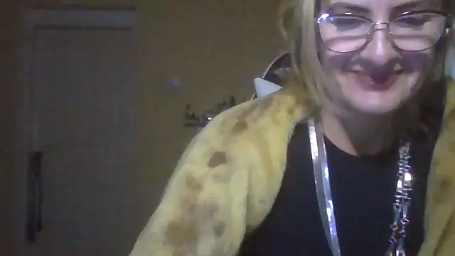 TianaQLove online show from October 27, 2025, 5:17 pm