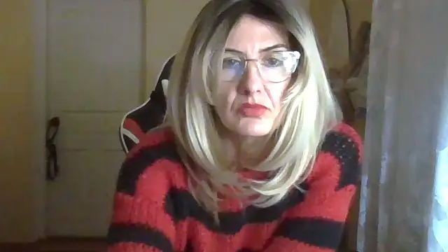 TianaQLove online show from November 12, 2025, 2:39 pm