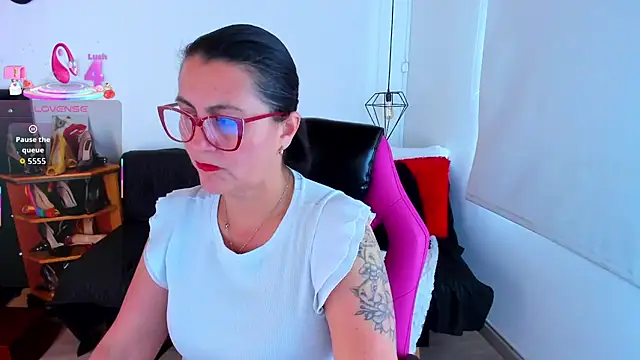 D Martii online show from November 4, 2025, 12:37 pm