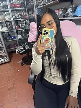 GiaDuque online show from February 25, 2026, 12:48 pm