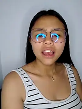 SofieLove 01 online show from February 5, 2026, 7:57 am