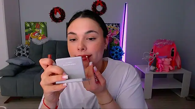 Snapshot of queenofthesense_ chatting on December 17, 2025, 9:26 am queenofthesense online show from December 17, 2025, 9:26 am