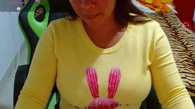 Snapshot of hiilarybrown chatting on November 6, 2025, 3:29 am hiilarybrown online show from November 6, 2025, 3:29 am