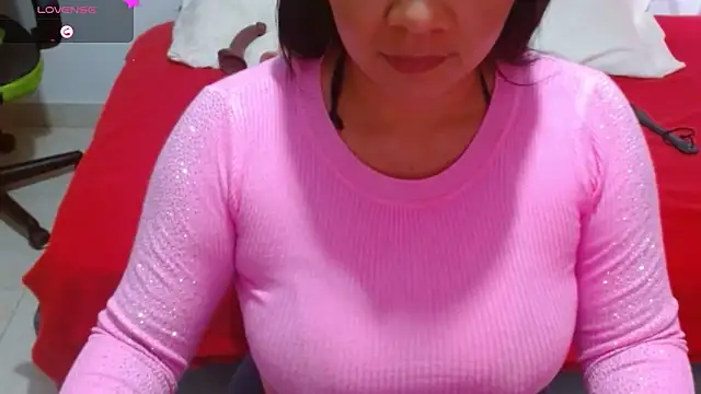 Snapshot of hiilarybrown chatting on December 3, 2025, 7:56 pm hiilarybrown online show from December 3, 2025, 7:56 pm