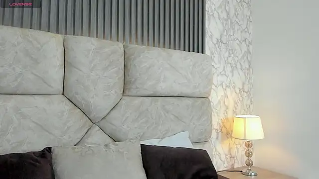 leilapons online show from October 19, 2025, 5:57 pm