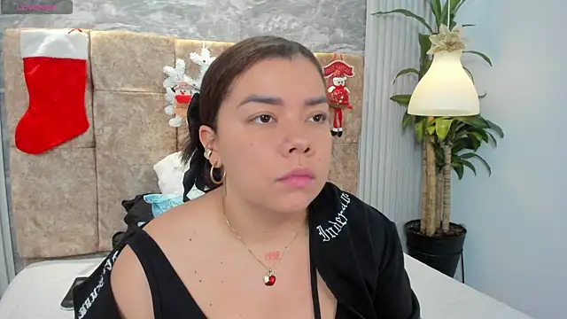 leilapons online show from December 5, 2025, 6:59 pm