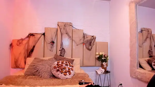 Snapshot of salem_rose chatting on October 27, 2025, 7:40 pm salem rose online show from October 27, 2025, 7:40 pm