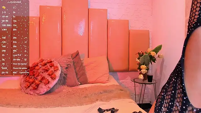 Snapshot of salem_rose chatting on November 13, 2025, 8:08 pm salem rose online show from November 13, 2025, 8:08 pm