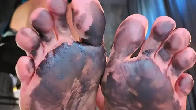 Snapshot of Feet_Heelss chatting on September 26, 2025, 10:19 am Feet Heelss online show from September 26, 2025, 10:19 am