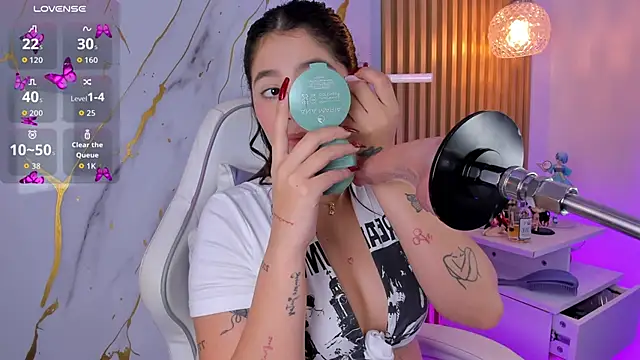 alissaowens  online show from December 23, 2025, 10:13 am