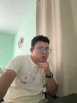Snapshot of JaviSala chatting on May 4, 2026, 9:22 pm JaviSala online show from May 4, 2026, 9:22 pm