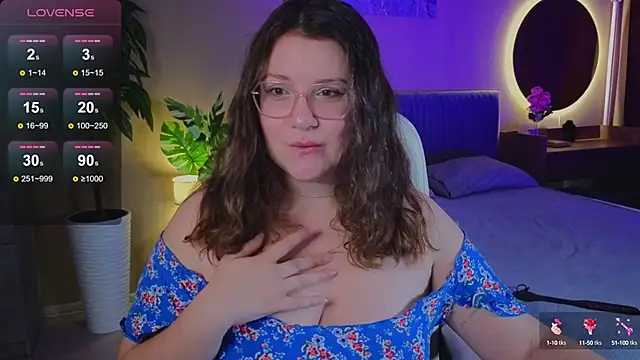 Snapshot of Edalyn_Af chatting on September 14, 2025, 10:20 pm Edalyn Af online show from September 14, 2025, 10:20 pm