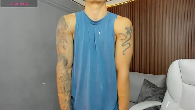 Leo santoro online show from November 21, 2025, 2:27 pm