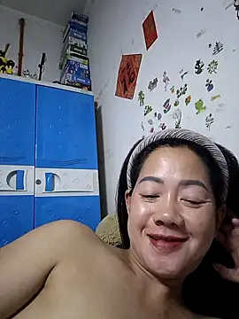 Snapshot of SweetASS6969 chatting on April 18, 2026, 7:29 pm SweetASS6969 online show from April 18, 2026, 7:29 pm