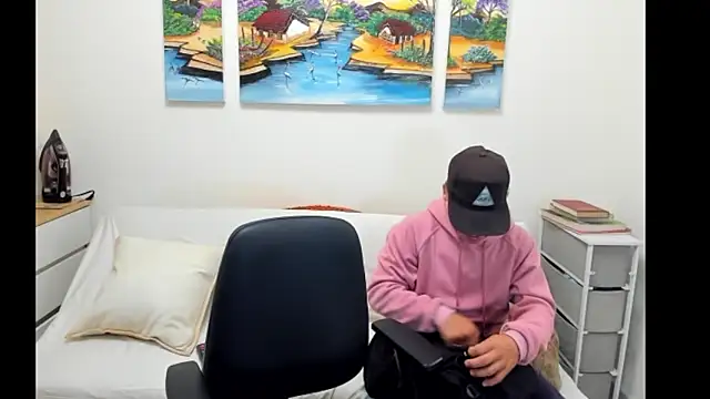 Snapshot of alex-golden chatting on September 18, 2025, 1:35 pm alex-golden online show from September 18, 2025, 1:35 pm