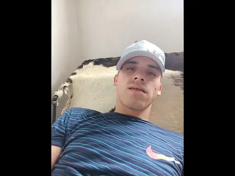 Snapshot of alex-golden chatting on December 3, 2025, 5:22 pm alex-golden online show from December 3, 2025, 5:22 pm